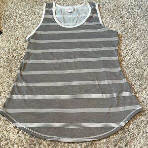 5/$20 ❤️𝙑𝙙𝙖𝙮 𝙘𝙡𝙤𝙨𝙚𝙩 𝙨𝙖𝙡𝙚 Lularoe tank